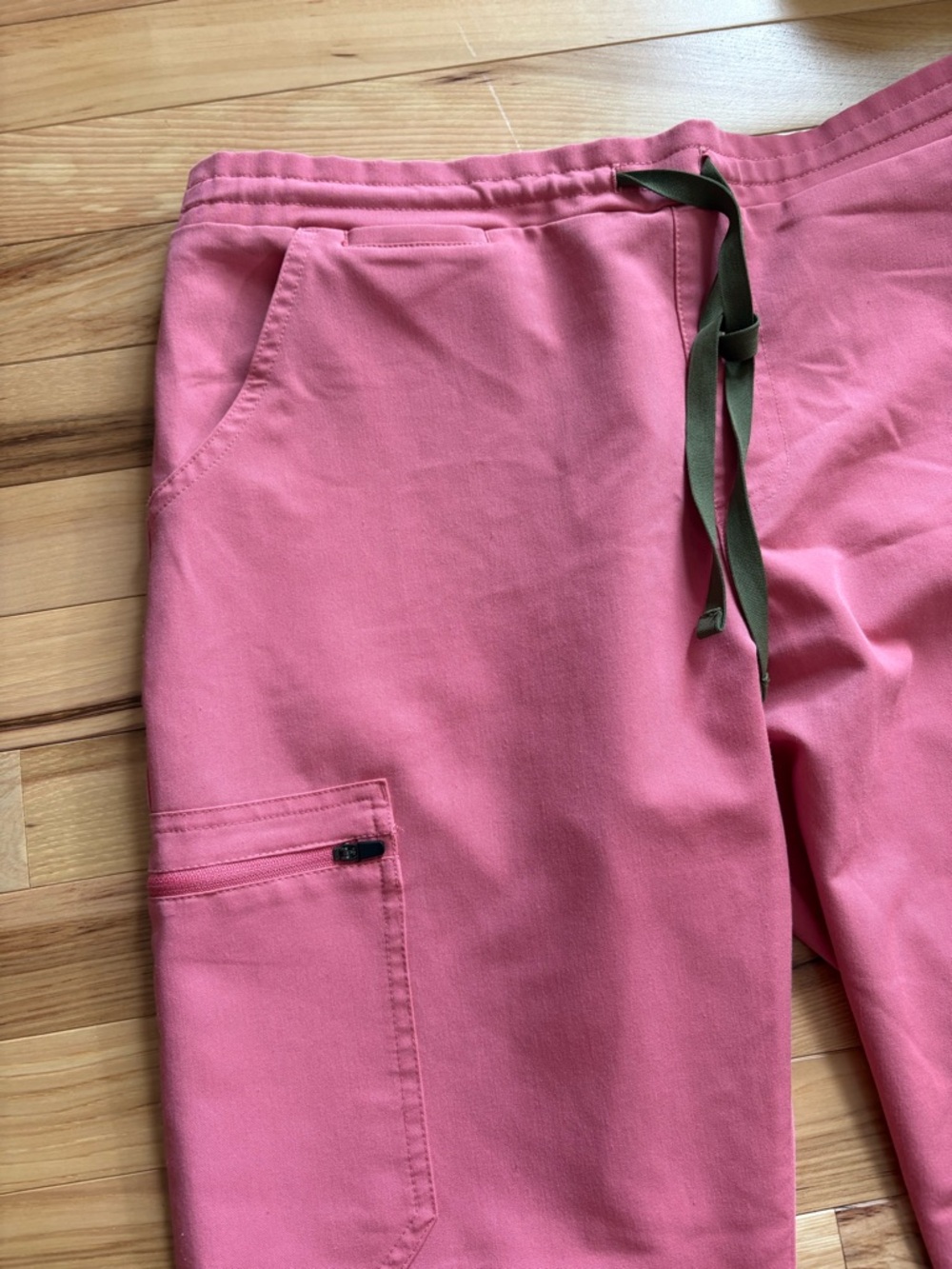 Figs Limited Edition “Beat the Pink” Kade Scrub pants size medium New - Picture 2 of 7